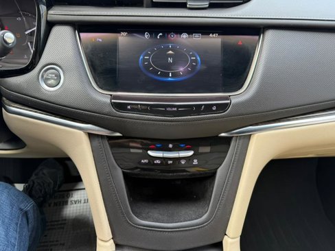 Used 2017 Cadillac XT5 FWD image 14