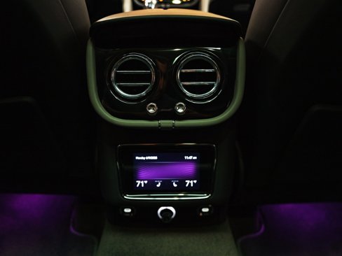 Used 2022 Bentley Bentayga image 21