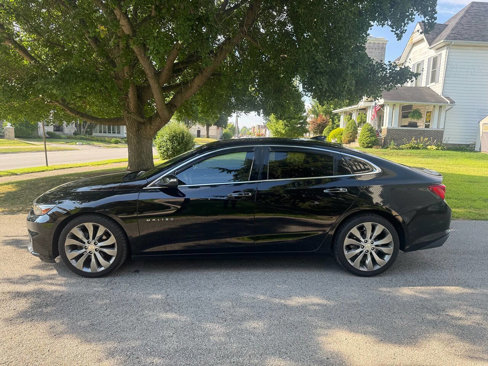 Used 2017 Chevrolet Malibu Premier w/ Premier Sun and Wheel Package image 5