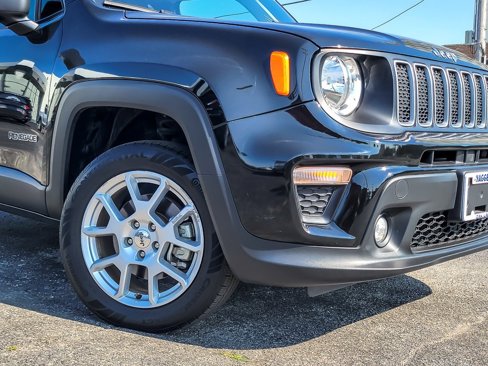 Used 2022 Jeep Renegade Latitude w/ Convenience Group image 2