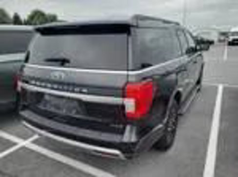 Used 2023 Ford Expedition Max XLT image 5