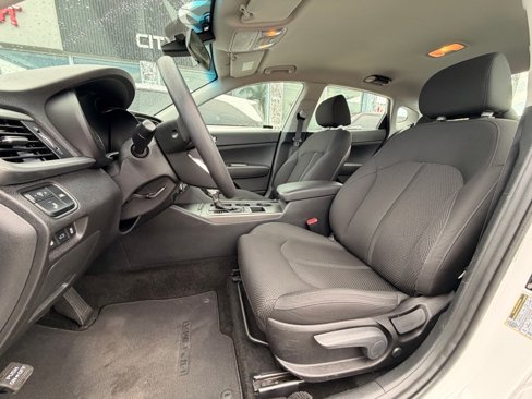 Used 2020 Kia Optima LX image 9