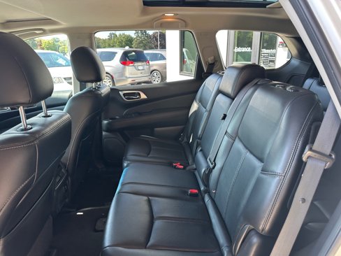Used 2015 Nissan Pathfinder Platinum w/ Cargo Package image 12