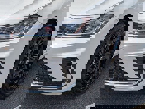 New 2025 Volkswagen Jetta SE image 9