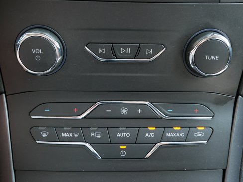 Used 2020 Ford Edge SE image 14
