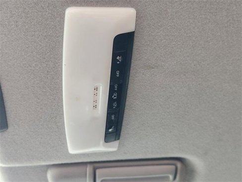 Used 2022 Nissan Kicks SR image 25