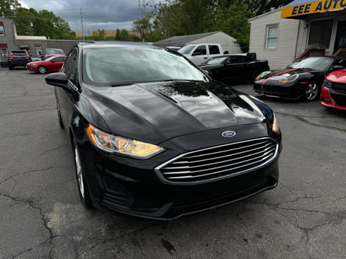 Used 2020 Ford Fusion SE image 2