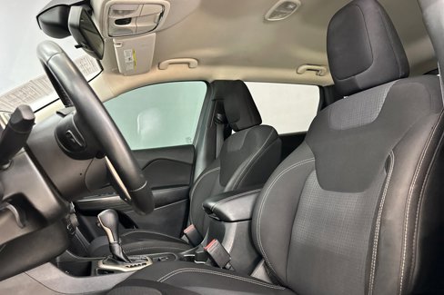Used 2015 Jeep Cherokee Latitude image 5