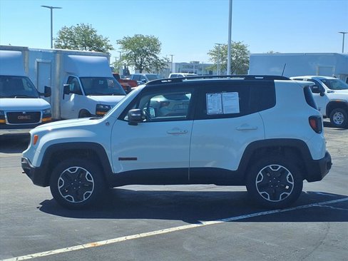 Used 2016 Jeep Renegade Trailhawk image 3
