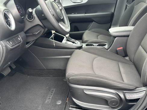 Used 2023 Kia Forte LXS image 9