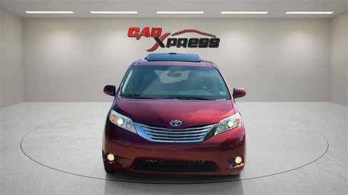 Used 2011 Toyota Sienna Limited image 3
