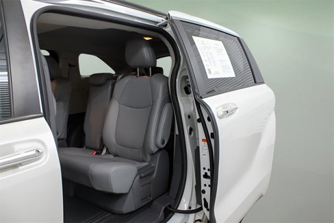 Used 2021 Toyota Sienna XLE image 17