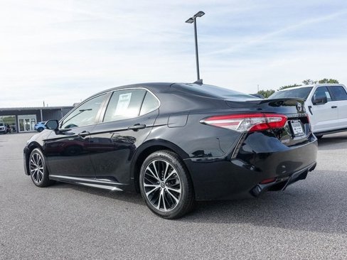 Used 2019 Toyota Camry SE image 13