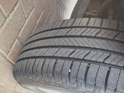 Used 2019 Jeep Cherokee Latitude w/ Cold Weather Group image 12