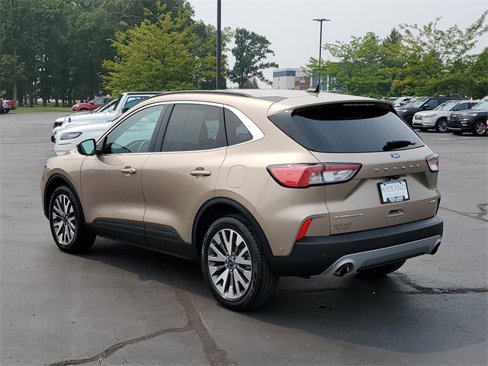 Used 2021 Ford Escape Titanium image 4