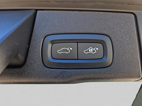 Used 2023 Volvo XC60 B5 Core image 22