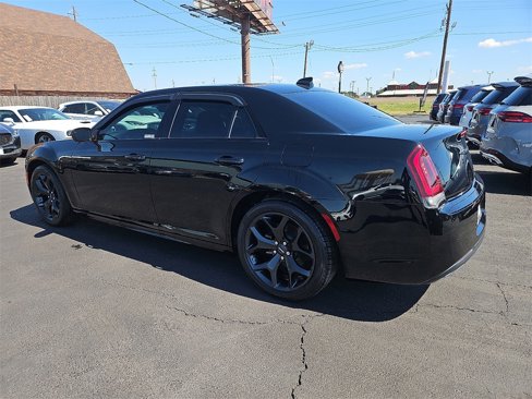 Used 2022 Chrysler 300 Touring L image 4