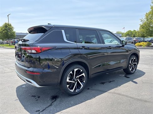 Used 2022 Mitsubishi Outlander SE image 8