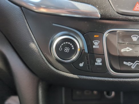 Used 2020 Chevrolet Equinox LT image 19