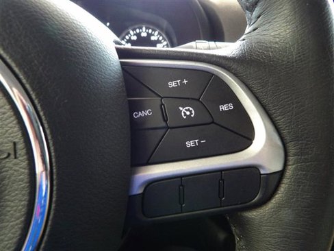 Used 2015 Jeep Renegade Latitude w/ Popular Equipment Group image 29