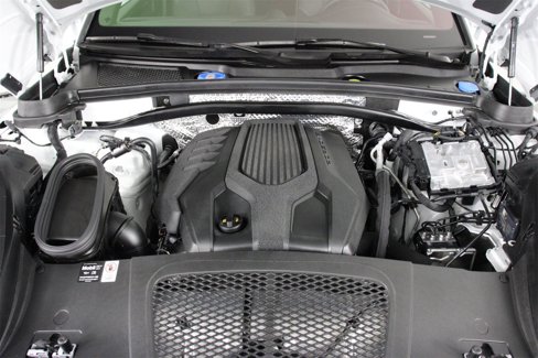 Certified 2025 Porsche Macan image 26
