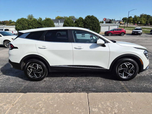 Used 2024 Kia Sportage LX image 3