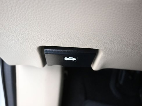 Used 2019 Nissan Rogue SL w/ Premium Package image 31