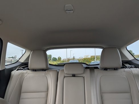 Used 2018 Ford Escape Titanium image 9
