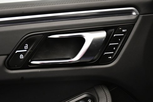Certified 2023 Porsche Macan GTS image 35