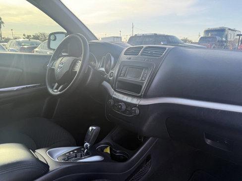 Used 2019 Dodge Journey SE image 25