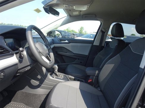 Certified 2024 Volkswagen Taos SE image 12