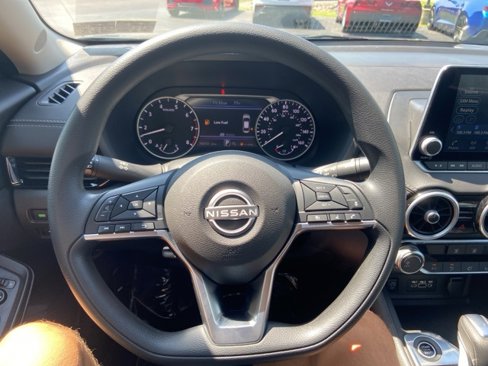 Used 2025 Nissan Sentra SV image 10