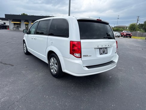 Used 2018 Dodge Grand Caravan SE w/ UConnect Hands-Free Group image 3