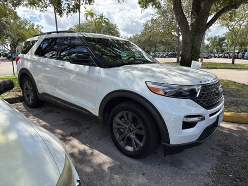 Used 2022 Ford Explorer XLT w/ Equipment Group 202A image 2