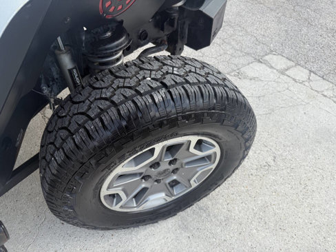 Used 2012 Jeep Wrangler Unlimited Rubicon w/ Connectivity Group image 30