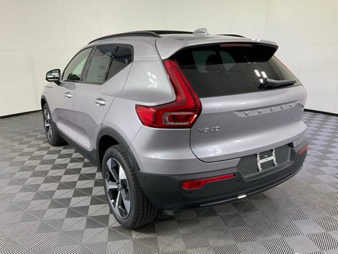 New 2026 Volvo XC40 B5 Plus w/ Protection Package Premier image 9