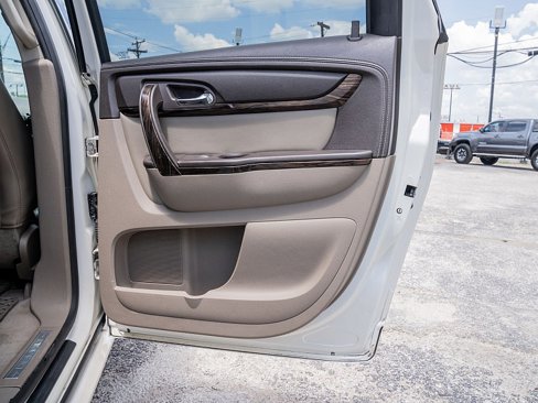 Used 2014 GMC Acadia Denali image 16