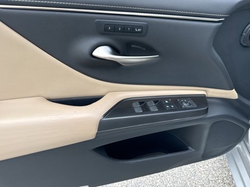 Used 2019 Lexus ES 350 Luxury image 11