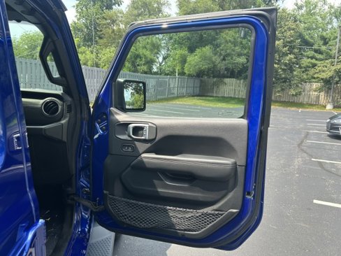 Used 2020 Jeep Wrangler Unlimited Sahara image 28
