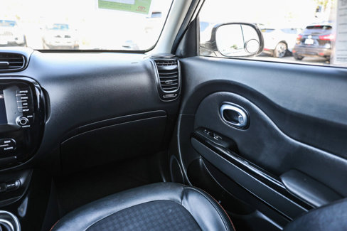 Used 2018 Kia Soul ! image 5