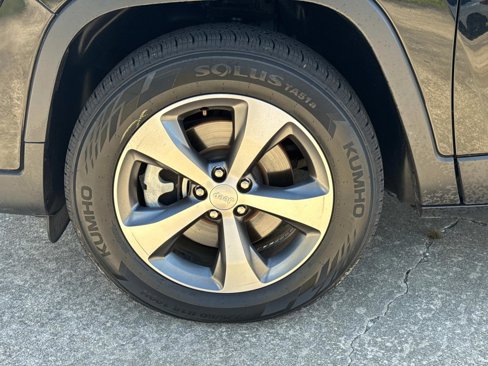 Certified 2022 Jeep Cherokee Limited image 10