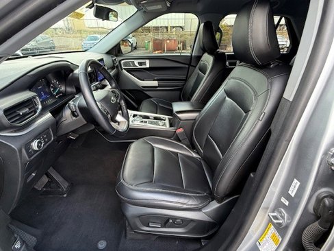 Used 2022 Ford Explorer XLT w/ Equipment Group 202A image 14
