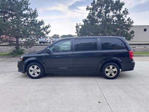 Used 2015 Dodge Grand Caravan SE w/ Quick Order Package 29E SE image 2