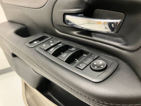 Used 2018 Dodge Grand Caravan SE image 25