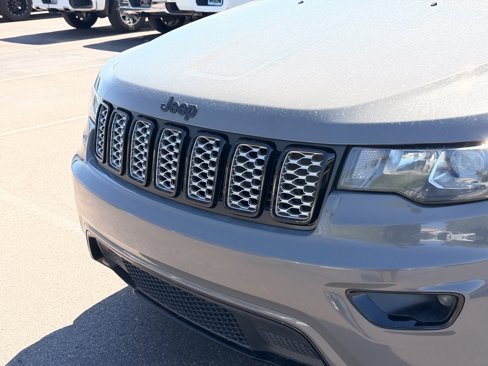 Used 2019 Jeep Grand Cherokee Altitude image 11