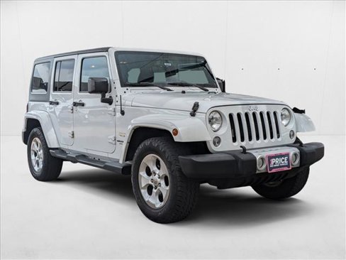 Used 2015 Jeep Wrangler Unlimited Sahara image 3