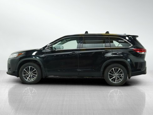 Used 2019 Toyota Highlander XLE image 3