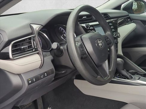 Used 2019 Toyota Camry LE image 6
