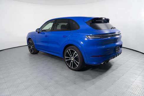 Used 2024 Porsche Cayenne E-Hybrid image 7