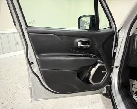 Used 2021 Jeep Renegade Limited w/ Sun & Sound Group image 9